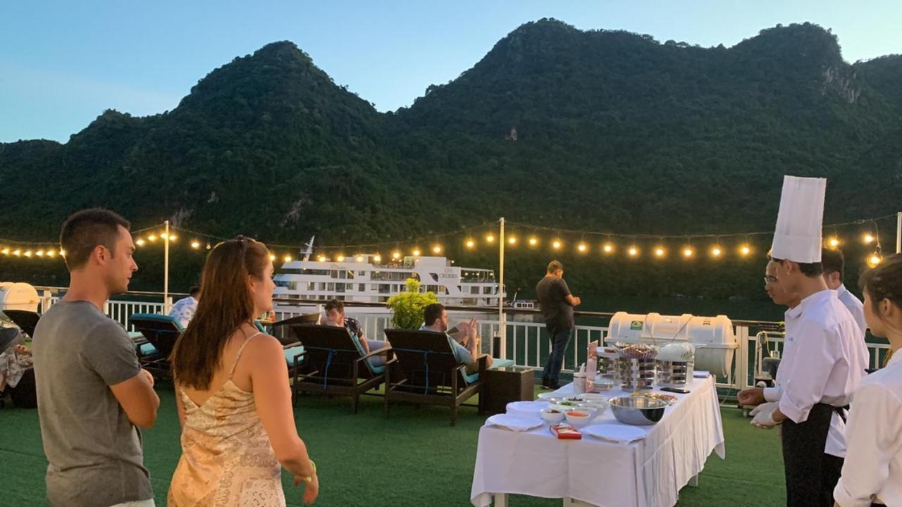 Hotel Dora Cruise By Hag Ha Long Esterno foto