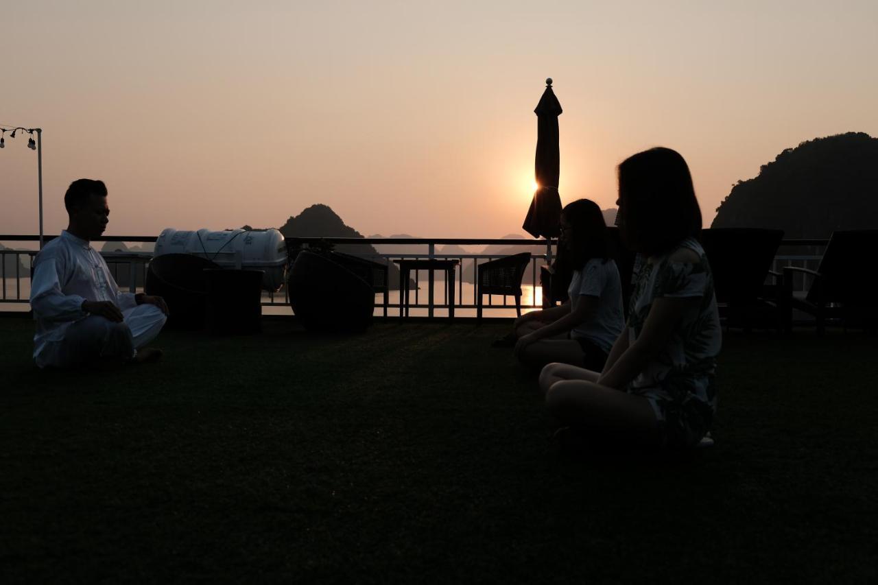 Hotel Dora Cruise By Hag Ha Long Esterno foto