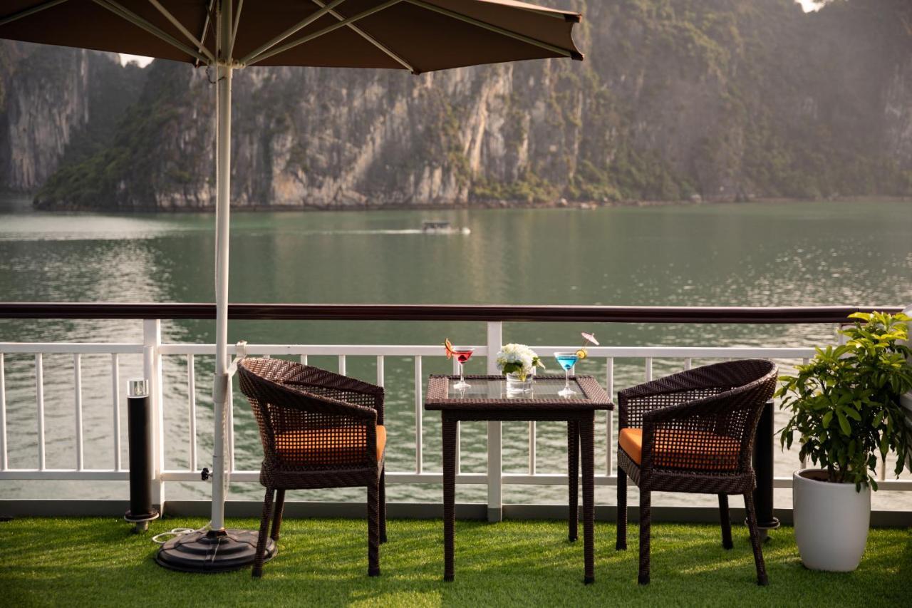 Hotel Dora Cruise By Hag Ha Long Esterno foto