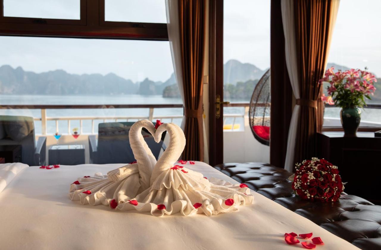 Hotel Dora Cruise By Hag Ha Long Esterno foto
