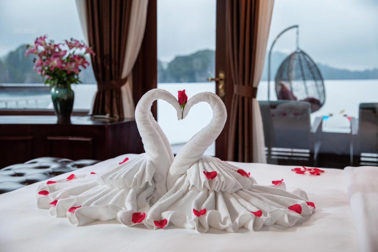 Hotel Dora Cruise By Hag Ha Long Esterno foto